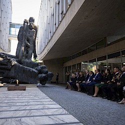 Foto - PAMÄTNÝ DEŇ RÓMSKEHO HOLOKAUSTU. NA BISTERAS / NEZABÚDAME!