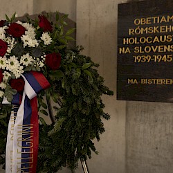 Foto - PAMÄTNÝ DEŇ RÓMSKEHO HOLOKAUSTU. NA BISTERAS / NEZABÚDAME!