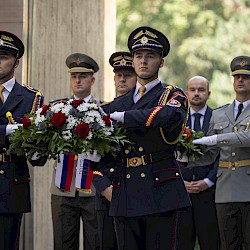 Foto - PAMÄTNÝ DEŇ RÓMSKEHO HOLOKAUSTU. NA BISTERAS / NEZABÚDAME!