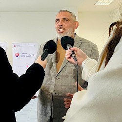 Foto - O prácu asistentov na úradoch práce bol mimoriadny záujem, prihlásil sa trojnásobok uchádzačov.