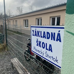 Foto - V Plaveckom Štvrtku vyrastie nová základná škola. Pôvodnej budove hrozilo zrútenie.