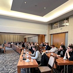 Foto - Monitorovanie akčných plánov Stratégie pre inklúziu Rómov za rok 2024 prediskutované medzi rezortami a občianskym sektorom