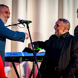 Foto - Ocenené osobnosti, ktoré svojou celoživotnou prácou prispeli k rozvoju spoločnosti, podpore rómskej komunity a búraniu predsudkov a stereotypov.