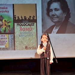 Foto - ÚSVRK podporil celoslovenskú súťaž v umeleckom prednese poézie a prózy v rómskom jazyku Amari romaňi čhib – Naša rómčina