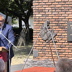 Foto - NA BISTERAS. NEZABÚDAME. Pamätný deň rómskeho holokaustu v Dunajskej Strede.