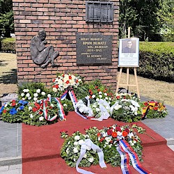 Foto - NA BISTERAS. NEZABÚDAME. Pamätný deň rómskeho holokaustu v Dunajskej Strede.