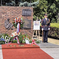 Foto - NA BISTERAS. NEZABÚDAME. Pamätný deň rómskeho holokaustu v Dunajskej Strede.