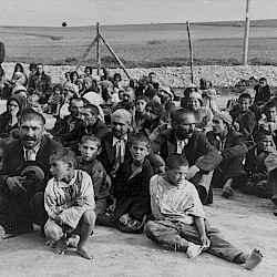 Foto - NA BISTERAS / NEZABÚDAME! Pamätný deň obetí rómskeho holokaustu Úradu splnomocnenca vlády SR pre rómske komunity v Múzeu holokaustu v Seredi