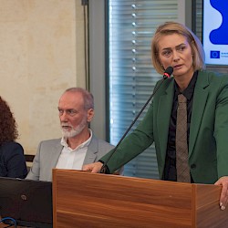 Foto - Tisíce ľudí získali prácu či pomoc pri bývaní. Rozvojové tímy zároveň otvárajú obciam cestu k investíciám